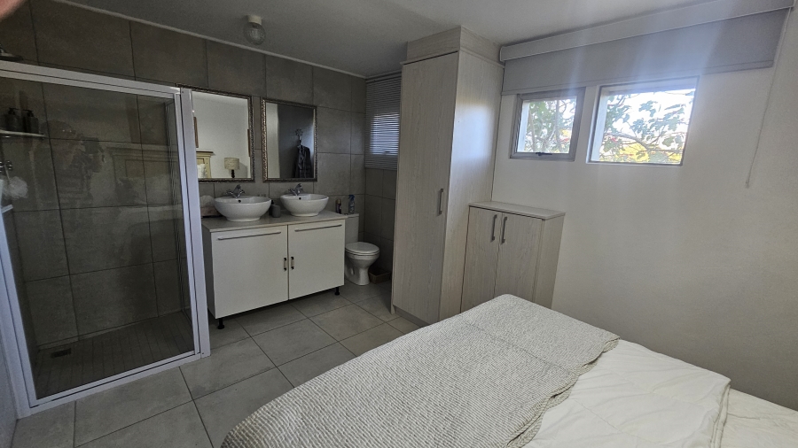 3 Bedroom Property for Sale in Wavecrest Eastern Cape